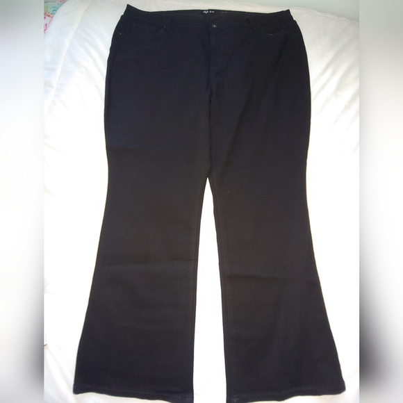 NWOT Plus Size Style & Co Boot Leg Denim Jeans in Black Rinse-  Size 24W - Picture 2 of 9